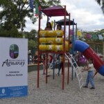 juegos de plaza infantiles con mangrullos y toboganes fabricados por plasticos rotomundo para espacios publicos y privados